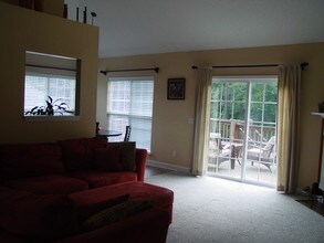 215 Pink Dogwood Ln in Pooler, GA - Building Photo - Building Photo