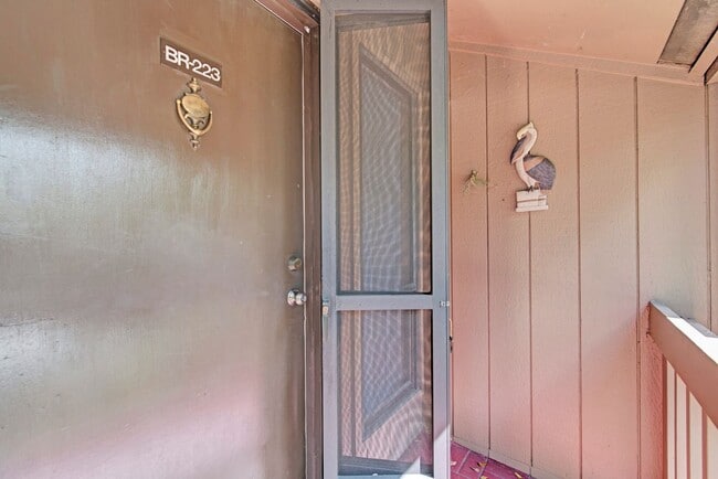 1677 Brookhouse Cir in Sarasota, FL - Foto de edificio - Building Photo