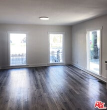 5528 Franklin Ave in Los Angeles, CA - Building Photo - Building Photo
