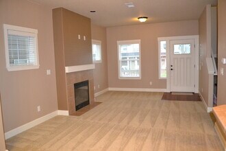 14224 Brittany Terrace in Oregon City, OR - Building Photo - Building Photo