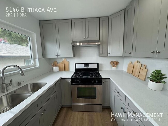 5146 Ithaca Ave in Los Angeles, CA - Foto de edificio - Building Photo