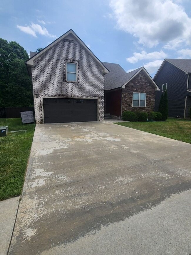 1655 Ellie Piper Cir in Clarksville, TN - Building Photo - Building Photo