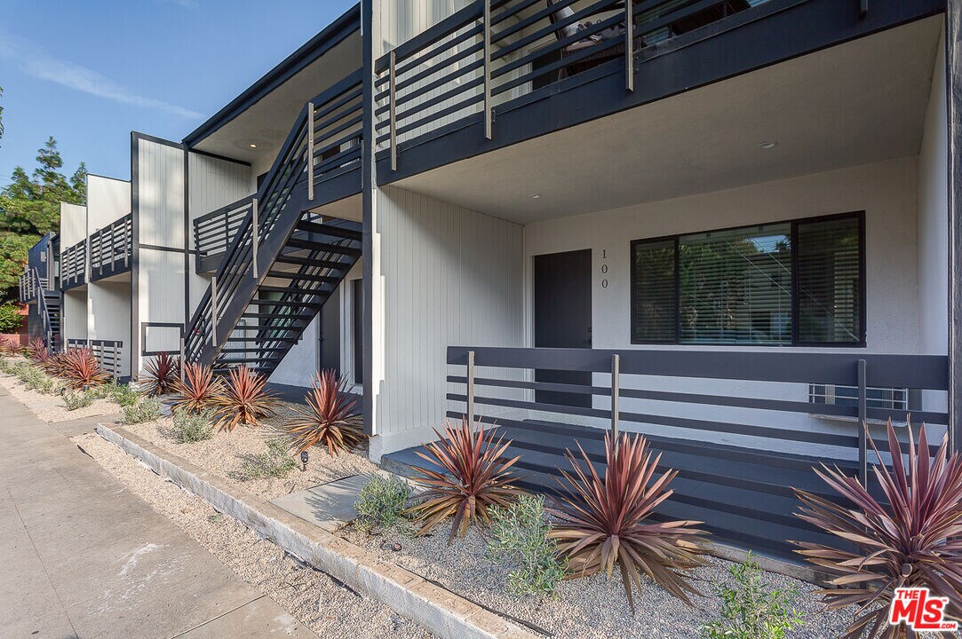 11680 W Ohio Ave in Los Angeles, CA - Building Photo