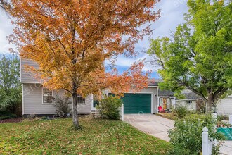10427 Holland Pl in Westminster, CO - Foto de edificio - Building Photo
