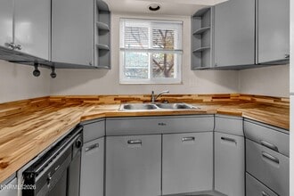 240 18th St in Sparks, NV - Building Photo - Building Photo