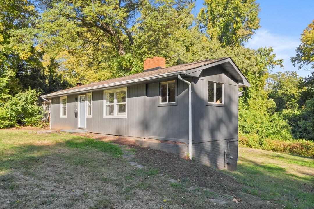 1945 Camp Greene St in Charlotte, NC - Building Photo