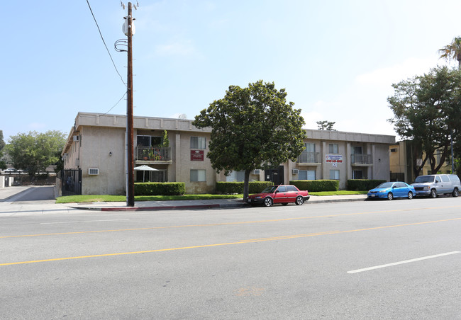 Burbank Tarzana Apartments in Tarzana, CA - Building Photo - Building Photo