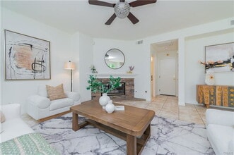 27 Maryland in Irvine, CA - Building Photo - Building Photo