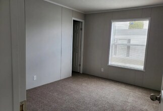 6584 S Hampshire Dr in Holly, MI - Building Photo - Building Photo