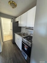 129 Black Rock Ave, Unit 24 in Bridgeport, CT - Building Photo