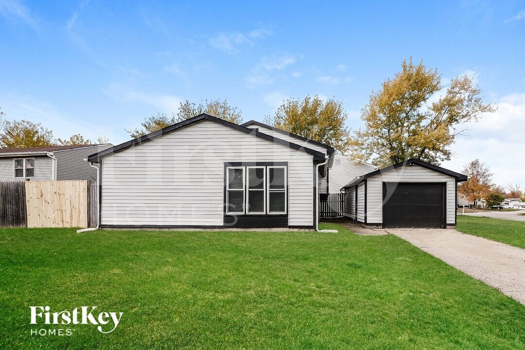 9318 Kingsboro Cir in Indianapolis, IN - Foto de edificio