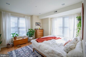 1242 S 17th St-Unit -2ND FLR in Philadelphia, PA - Building Photo - Building Photo