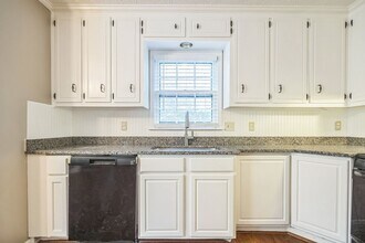 240 Brandenburgh Cir in Roswell, GA - Building Photo - Building Photo