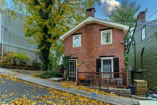 59 S Franklin St in Lambertville, NJ - Foto de edificio - Building Photo