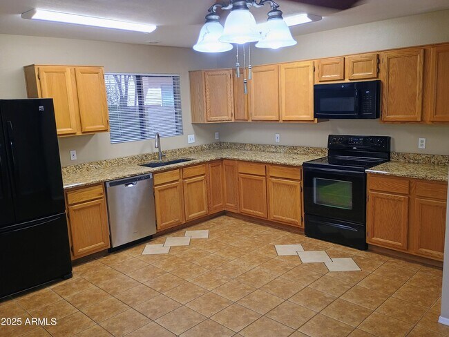 1262 E Mineral Rd in Gilbert, AZ - Foto de edificio - Building Photo