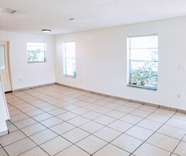 325 SE 2nd St, Unit a in Hallandale Beach, FL - Building Photo - Building Photo