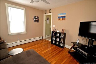 85 Kneen St, Unit 1 in Shelton, CT - Building Photo