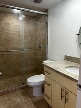 4717 NW 7th St in Miami, FL - Foto de edificio - Building Photo