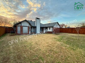 7012 Bernadine St in Watauga, TX - Building Photo - Building Photo