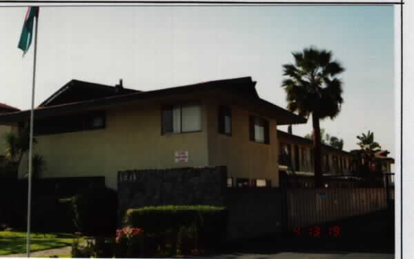 Bradbury Townhouse in Duarte, CA - Foto de edificio - Building Photo