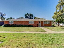 1212 E Broadway St in Brownfield, TX - Building Photo