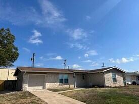 206 Balboa Dr in Universal City, TX - Building Photo