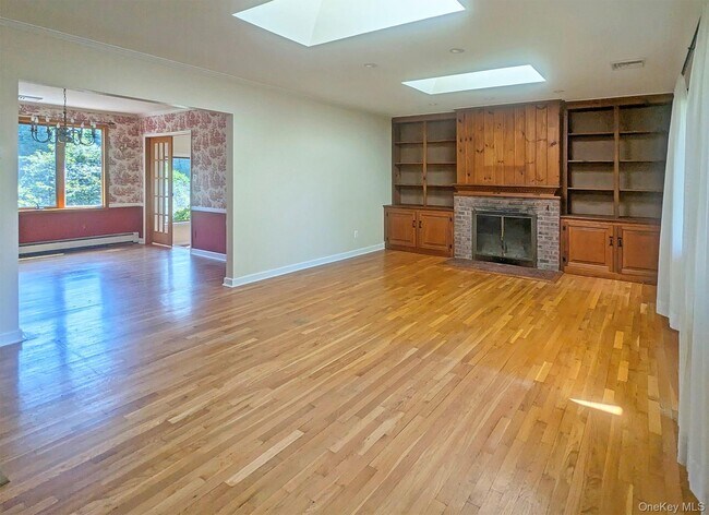 48 Bayberry Ave in Garden City, NY - Building Photo - Building Photo