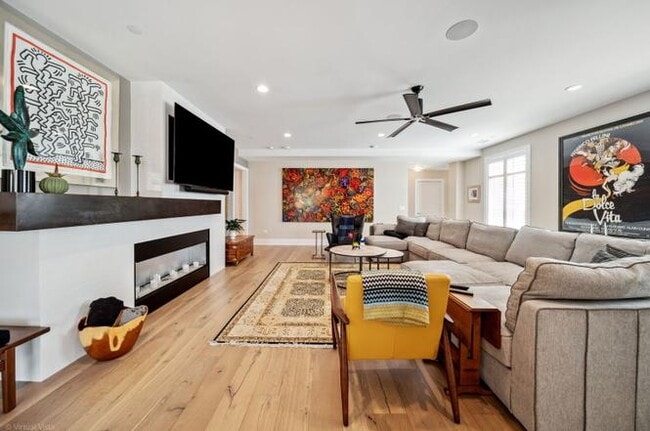 110 S Washington St in Naperville, IL - Building Photo - Building Photo