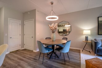 The Majestic Luxury Apartments in Vernon Hills, IL - Foto de edificio - Interior Photo