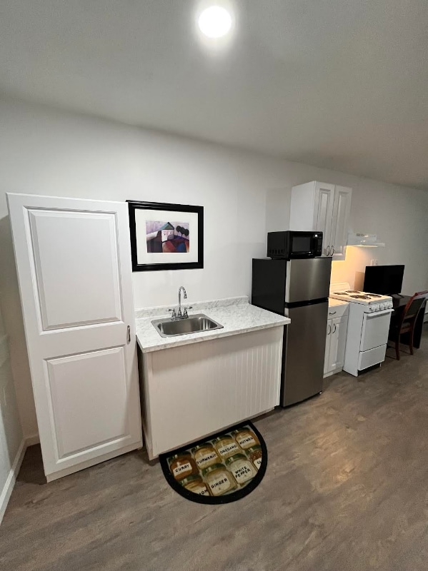 45 Gage Rd, Unit 104 in Lake George, NY - Foto de edificio - Building Photo