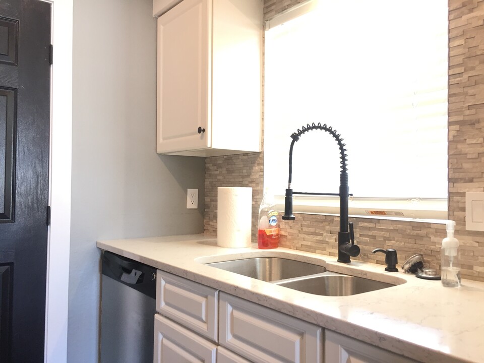 4274 Calinda Ln in Niceville, FL - Building Photo