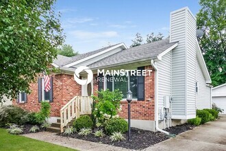 8320 Silver Fox Rd in Louisville, KY - Building Photo - Building Photo