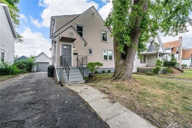 1641 S Smithville Rd in Dayton, OH - Building Photo - Building Photo