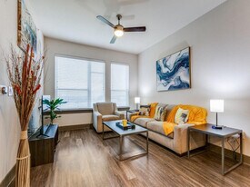 120 W CityLine Dr in Richardson, TX - Building Photo