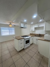 8533 Rose St in Bellflower, CA - Foto de edificio - Building Photo