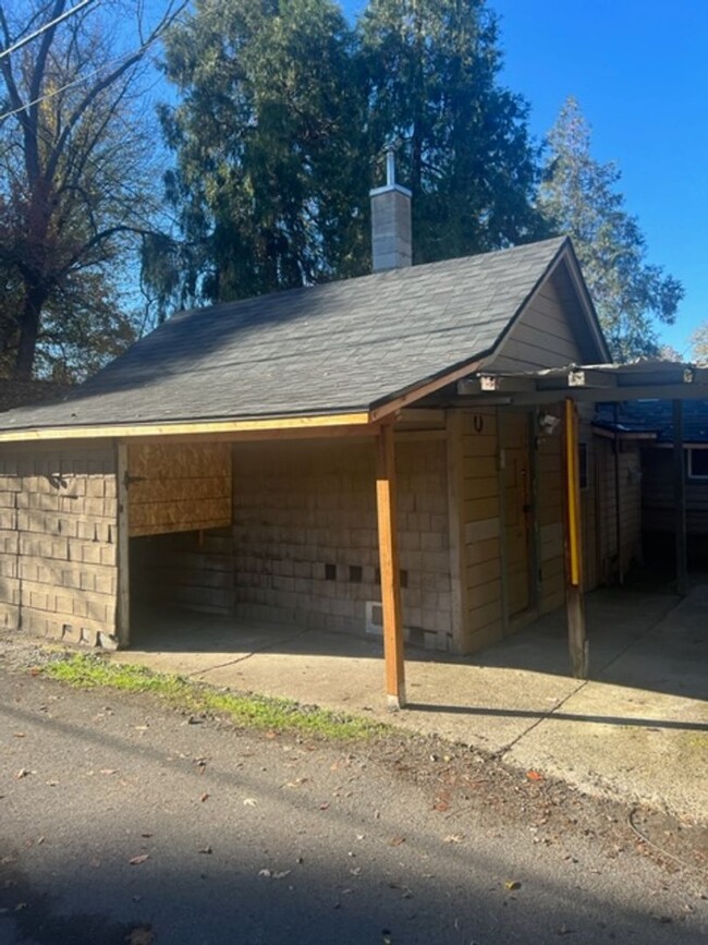 205 Portland Ave in Medford, OR - Building Photo - Building Photo