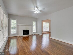 1542 Chain Bridge Rd in McLean, VA - Building Photo - Building Photo