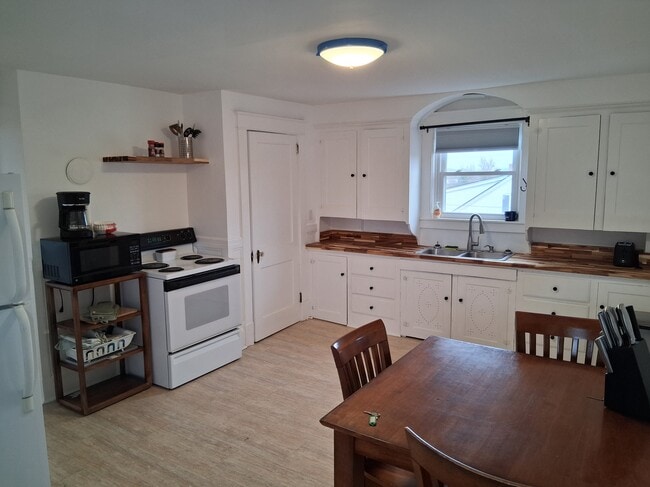 168 Northern Ave, Unit 3 in Augusta, ME - Foto de edificio - Building Photo