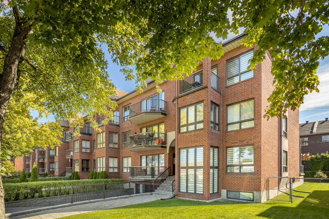 7556 Maurice-Duplessis Boul in Montréal, QC - Building Photo - Building Photo