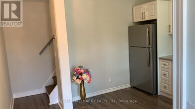 70 Rockwell Ave in Toronto, ON - Building Photo - Building Photo