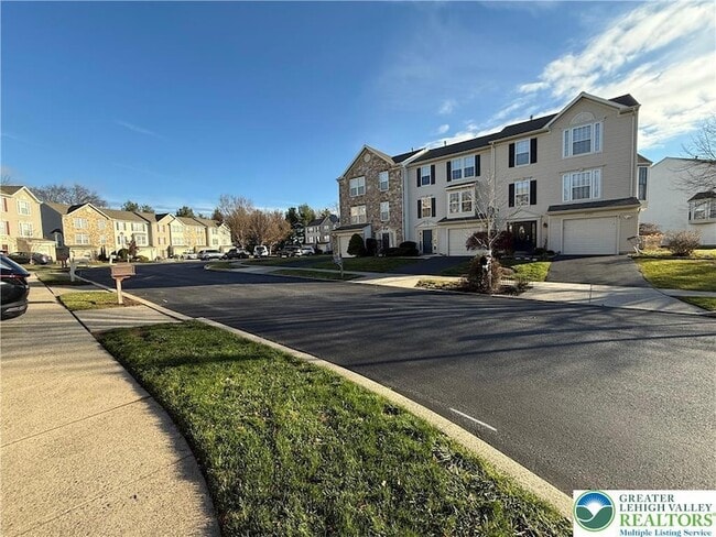 4046 Clubhouse Ct in Center Valley, PA - Building Photo - Building Photo