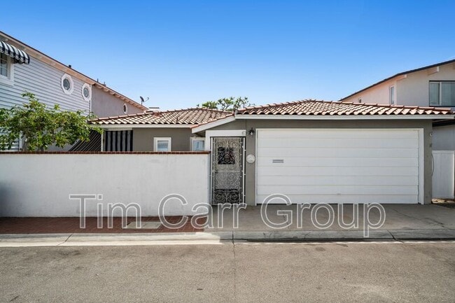 210 Via Ithaca in Newport Beach, CA - Building Photo - Building Photo