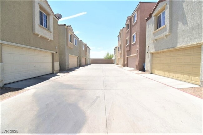 7404 Bewitching Ct in Las Vegas, NV - Building Photo - Building Photo
