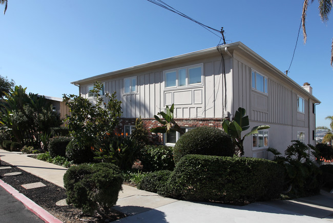 2256 Albatross St in San Diego, CA - Foto de edificio - Building Photo