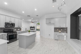 11543 Valley Pike Ct in Sugar Land, TX - Building Photo