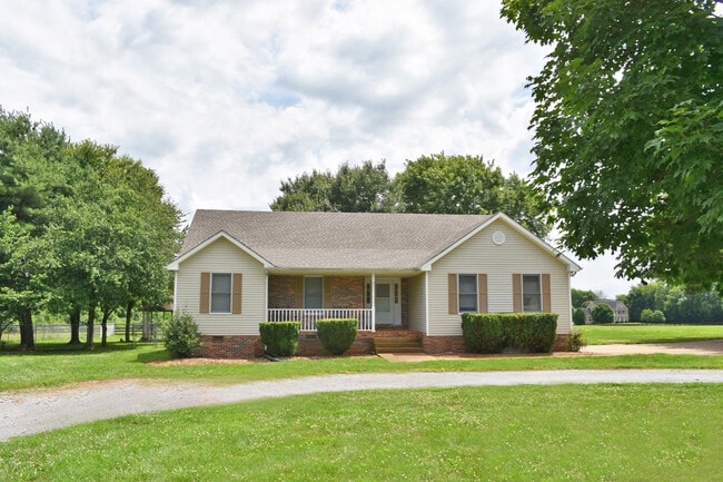 property at 1525 W Harpeth Rd