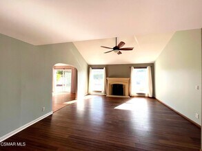 3271 Rosehill Cir in Thousand Oaks, CA - Foto de edificio - Building Photo