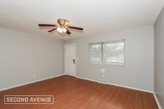 1318 Biloxi Dr in Cincinnati, OH - Foto de edificio - Building Photo