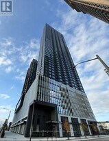 395 Square One Dr in Mississauga, ON - Building Photo
