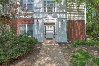 3317 Stratford Ct in Lake Bluff, IL - Building Photo - Building Photo